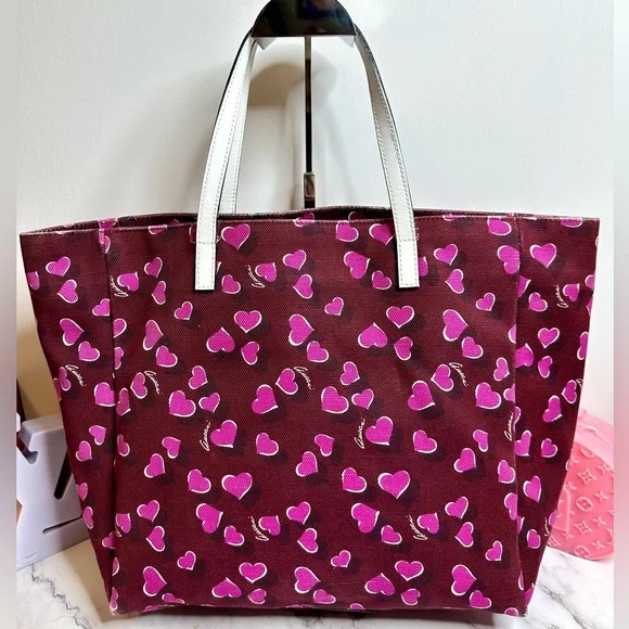 Limited Edition GUCCI Heartbeat Print Canvas Tote Bag - Picture 8 of 17